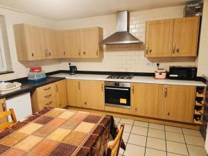 Kuchyň nebo kuchyňský kout v ubytování Jey's Flat + 32 fotografií