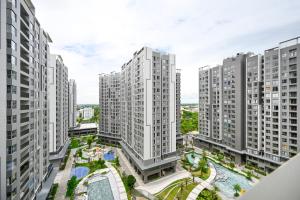 Căn hộ Westgate- 2N House في مدينة هوشي منه: منظر هوائي للمباني الطويلة في المدينة