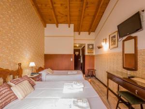 Cama ou camas em um quarto em Hosteria El Condado