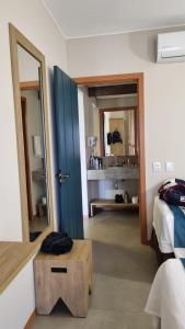 a room with a bed and a table and a mirror at Quinta de Santa Barbara Eco Resort in Pirenópolis