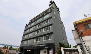 Το κτήριο όπου στεγάζεται  το ξενοδοχείο