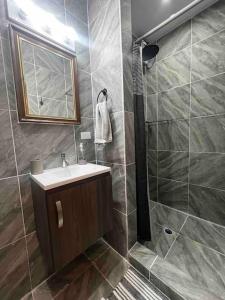 Ένα μπάνιο στο Apartamento en el Corazón de Boquete