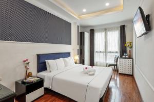 Golden Sun Hotelにあるベッド