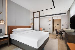 Postel nebo postele na pokoji v ubytování Home2 Suites by Hilton Guiyang Guanshanhu