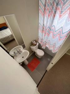 a small bathroom with a sink and a toilet at Casa Nueva 3 dormitorios 2B in Puerto Montt