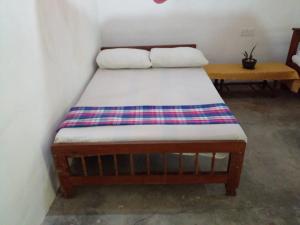 A bed or beds in a room at Gami Gedara Home stay