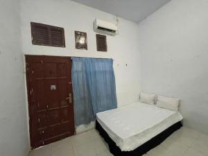 เตียงในห้องที่ OYO 93083 Nova Jaya 3 Homestay Syariah