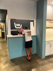 Tetamu yang menginap di Howzit Hostels