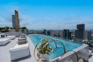Bazén v ubytování INNSiDE by Meliá Bangkok Sukhumvit nebo v jeho okolí