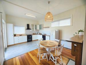 a kitchen and dining room with a table and chairs at Three Bedrooms Hermay Cottage with Free Parking and 5 minutes drive to Launceston near museum in Invermay