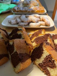 Jedlo v ubytovaní bed & breakfast alebo blízkom okolí