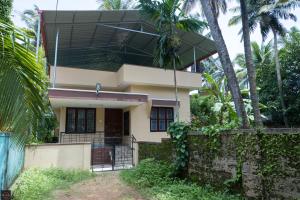a house with a fence in front of it at Reunion Regal Villa in Udupi