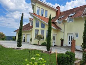 Ogród w obiekcie Appartement Schober