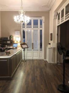 Кухня або міні-кухня у Room in Guest room - Viareggio Top Deco versilia