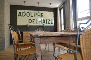 a dining room with a table and chairs at Maison D'ide in Bouillon