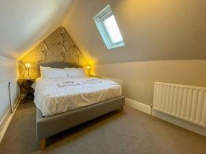 A bed or beds in a room at Perfectly Located, Central Bowness Flat With Free Parking and Lake Views