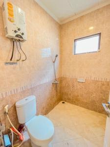 een badkamer met een toilet en airconditioning bij Villa Sindang Restu Sr17 Private pool 10 Pax in Cianjur