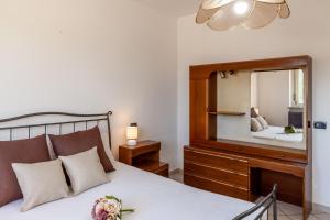 A bed or beds in a room at Appartamento La Dani