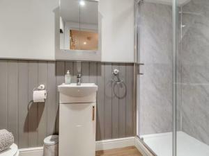 a bathroom with a sink and a shower at Studio Flat in Heritage Triangle, Diss in Diss +20 photos