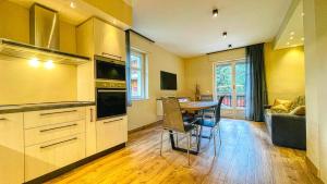 a kitchen with a table and a dining room at Appartamento Torino 61 - Affitti Brevi Italia in Oulx