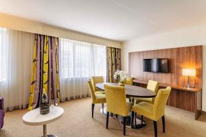 TV a/nebo společenská místnost v ubytování PLAZA Premium Wien + 37 fotografií