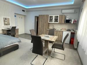 Kuchyň nebo kuchyňský kout v ubytování Belien Apartman