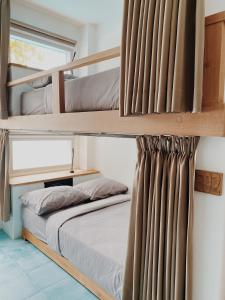 Ein Bett oder Betten in einem Zimmer der Unterkunft Kos One Hostel