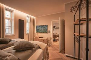 a bedroom with a bunk bed and a dining room at Loft 1540 - Boutique Ferienwohnungen in Fulda