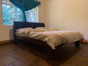 Postel nebo postele na pokoji v ubytování Mad Vervet Nairobi Backpackers Hostel