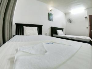 Tempat tidur dalam kamar di Sarah Guesthouse