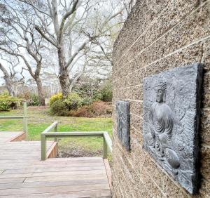 a stone statue on a wall next to a bench at Birdwood Guesthouse in Blackheath