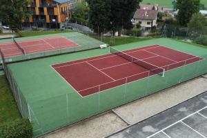 an overhead view of two tennis courts with at Magnifique appartement entièrement rénové au pied des pistes in Métabief