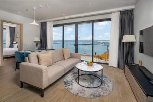 Ruang duduk di Citadines Marina Halong +191 gambar