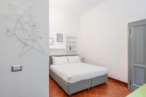 A bed or beds in a room at RELSTAY - Brera District