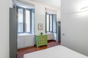 A bed or beds in a room at RELSTAY - Brera District