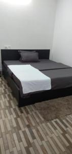 En eller flere senge i et værelse på Hotel 7 Eleven