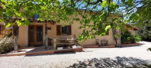 Ēka, kurā atrodas the country house +24 fotogrāfijas