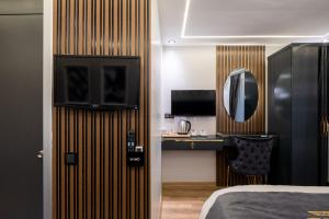 A television and/or entertainment centre at Wind Suit