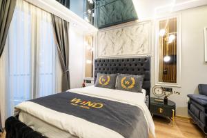 A bed or beds in a room at Wind Suit