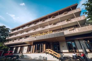 Un balcón o terraza en Hotel Jungfraublick
