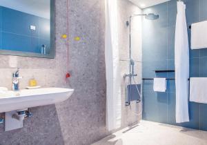 Hilton Garden Inn Mannheim的一间浴室