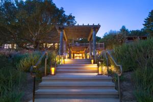 Um jardim em Alila Ventana Big Sur - Inclusive Resort