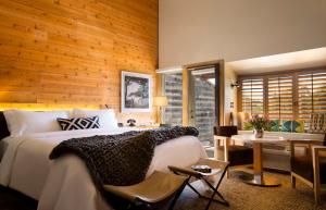 Uma área de estar em Alila Ventana Big Sur - Inclusive Resort