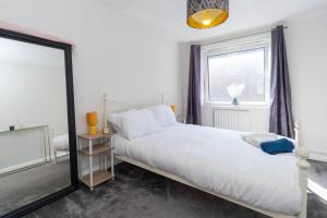 En eller flere senge i et værelse på Chelsea Battersea Luxury 5 star prime location London