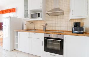 A kitchen or kitchenette at Casa con vistas al Mar Costa Bra