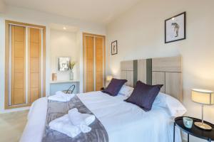 Postel nebo postele na pokoji v ubytování El Oasis Malta 2 Bajo A + 18 fotografií