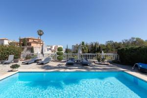 Basen w obiekcie Super Villa priv heated pool 3bed lub w pobliżu