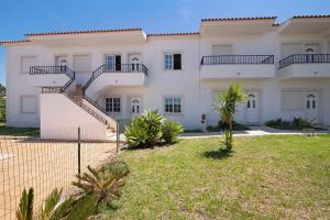 Κήπος έξω από το Algarve apartments H