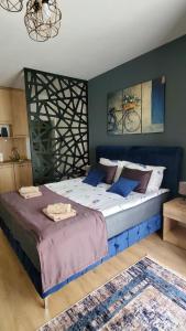 a bedroom with a large bed in a room at Apartmani blue i green in Bugojno