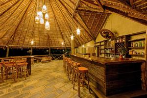 Ο χώρος του lounge ή του μπαρ στο Sarang Wildlife Sanctuary